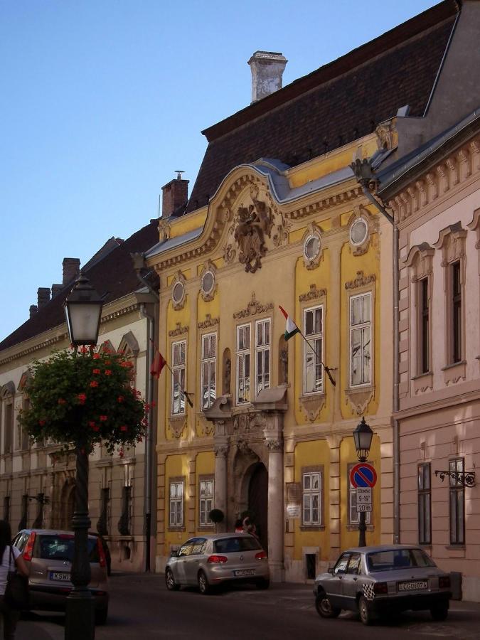 Premium Buda Castle Apartment Budapeste Exterior foto